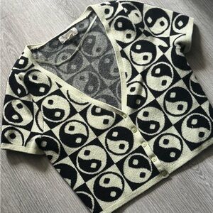 La Hearts / Yin Yang Patterned Short-Sleeved Cardigan